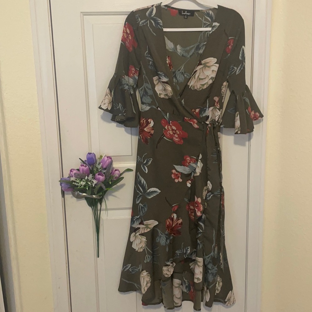Lulus wrap dress size small